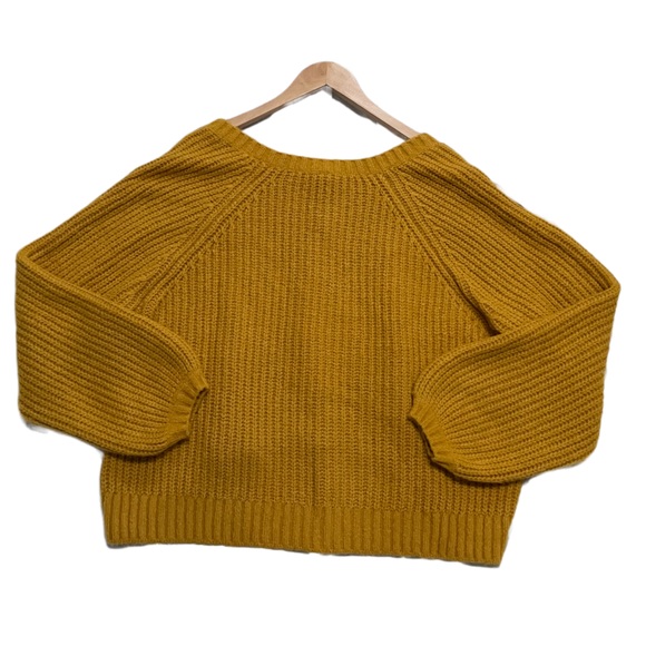 Women’s Knit V-Neckline Mustard Sweater Size:M - Picture 2 of 5